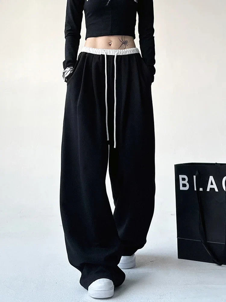 Model wearing the black Oversized Baggy Sweatpants