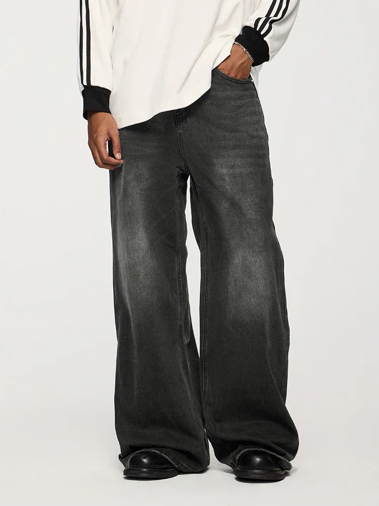 Relaxed Fit Wide-Leg Jeans